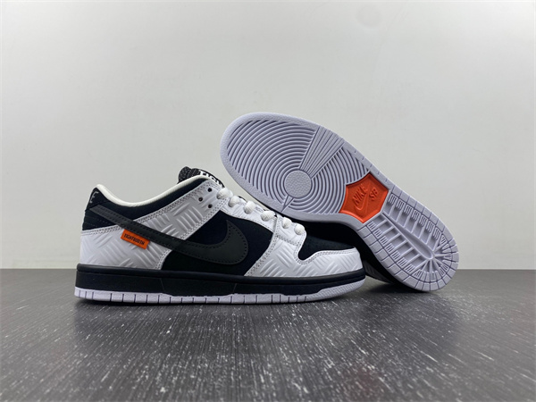 TIGHTBOOTH x Nike SB Dunk Low