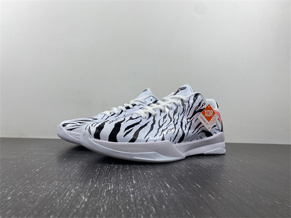 NIKE Zoom Kobe VI