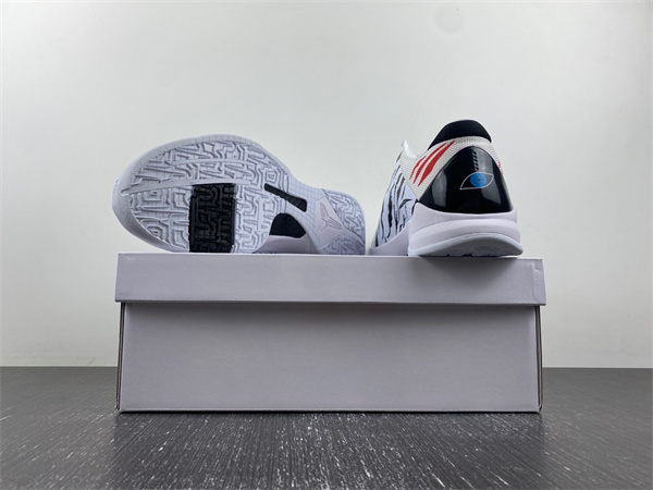 NIKE Zoom Kobe VI
