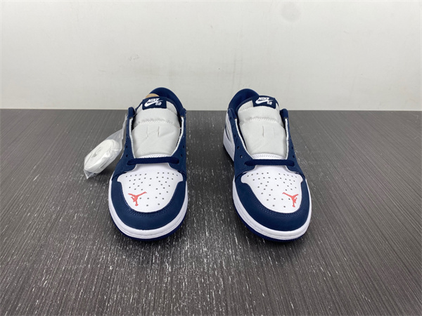 Jordan 1 Low SB Midnight Navy
