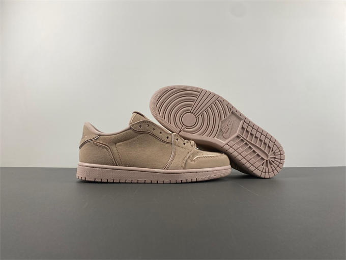 Travis Scott x Air Jordan 1  AO1935-204